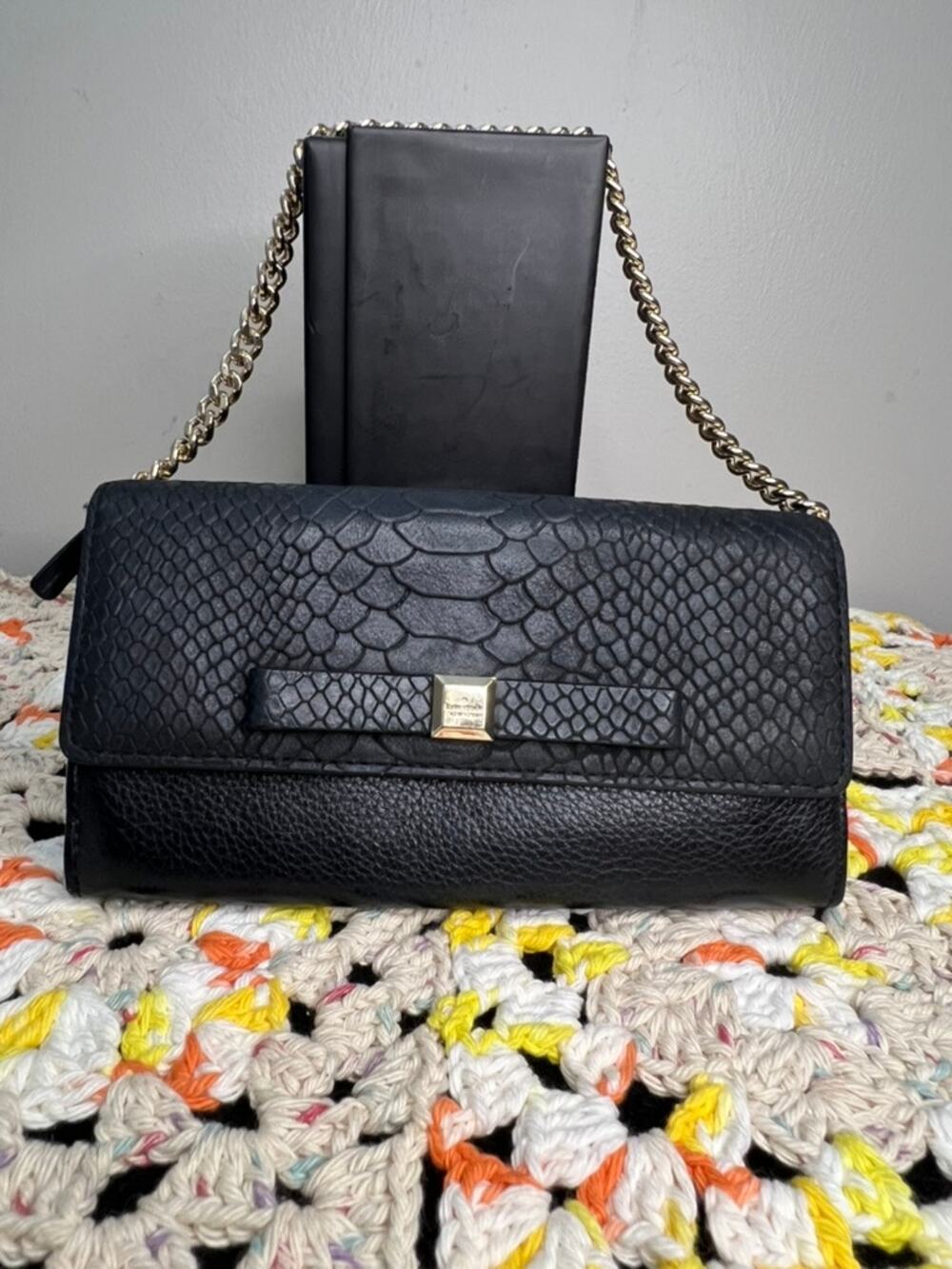 Kate Spade Black Embossed Leather Chain Wallet Crossbody Clutch Auth